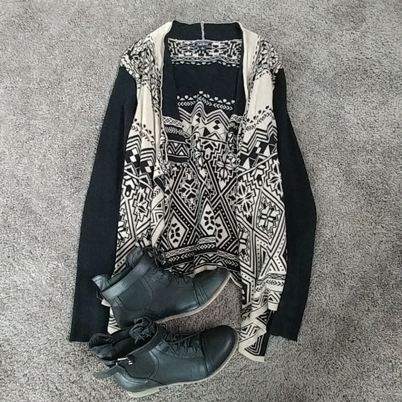 Lucky Brand Sweaters - EUC Lucky Brand Sweater